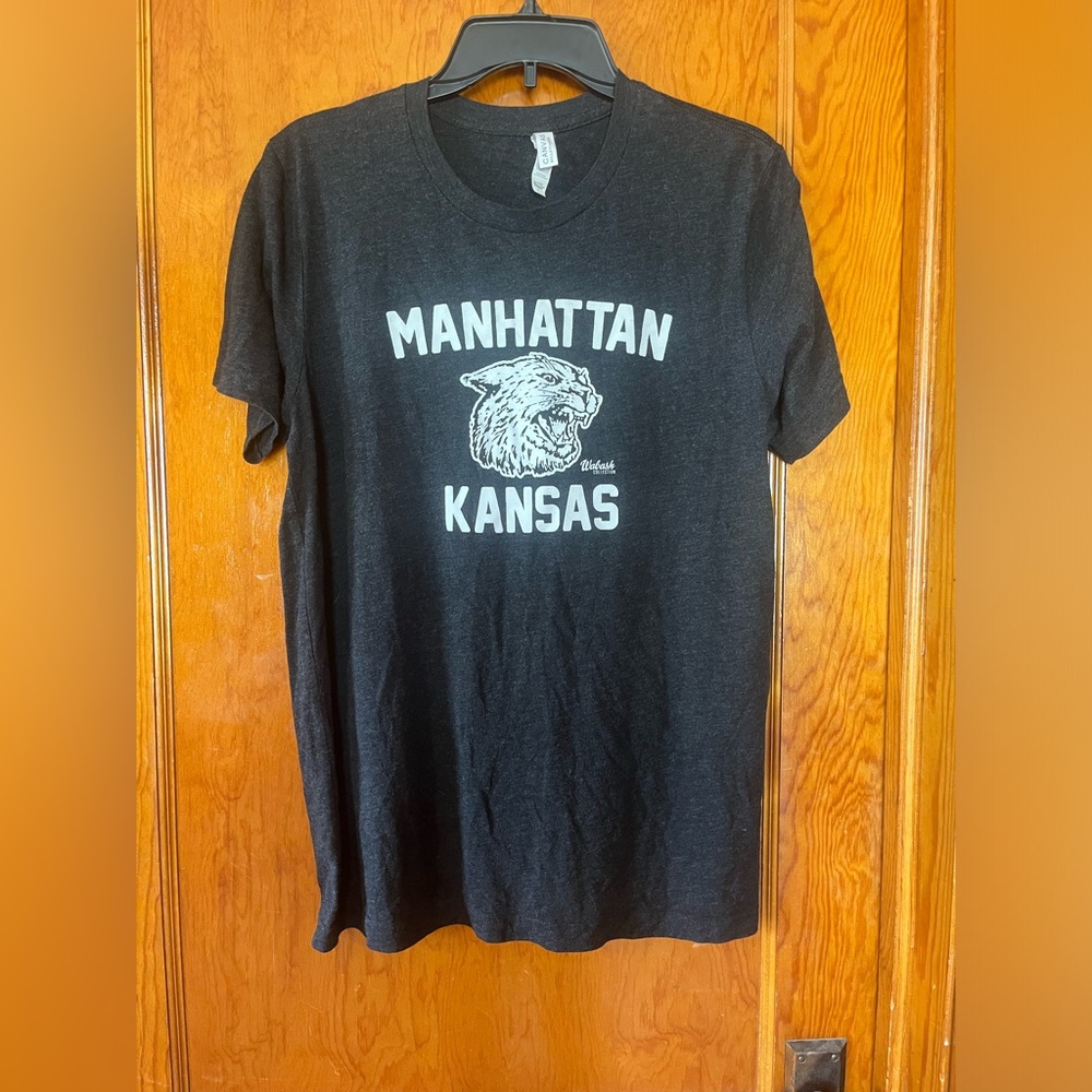 Canvas Manhattan Kansas Wildcats shirt Size: L